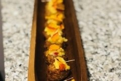 thumbs_crab-cakes-with-mango-chutney