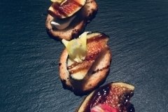 thumbs_goat-cheese-and-fig-crostini