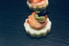 thumbs_shrimp-salsa-on-cucumber-crostini
